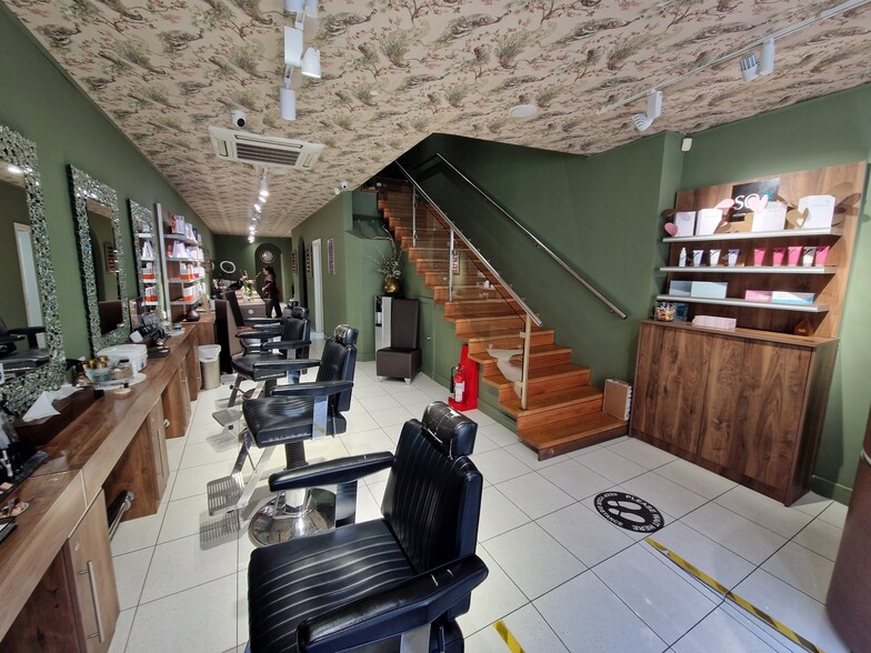 43 St Johns Rd, London for sale - Building Photo - Image 2 of 5