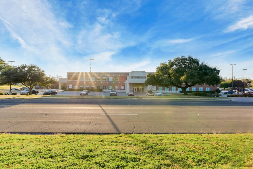 6600 Fish Pond Rd, Waco, TX for lease - Building Photo - Image 2 of 4