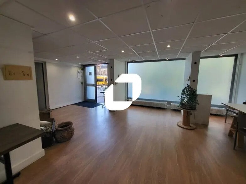Flex in Montrouge for lease - Interior Photo - Image 1 of 10