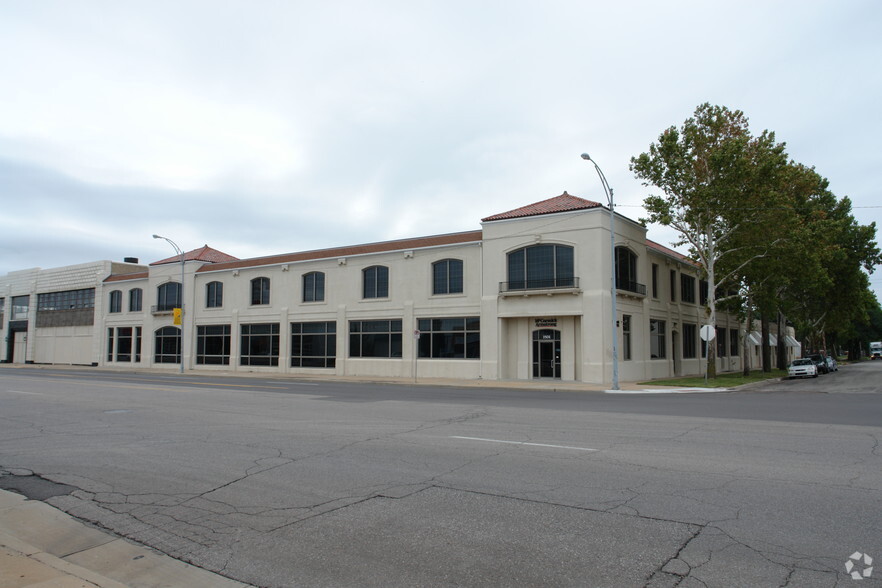 1501 E Douglas, Wichita, KS for lease - Primary Photo - Image 1 of 3