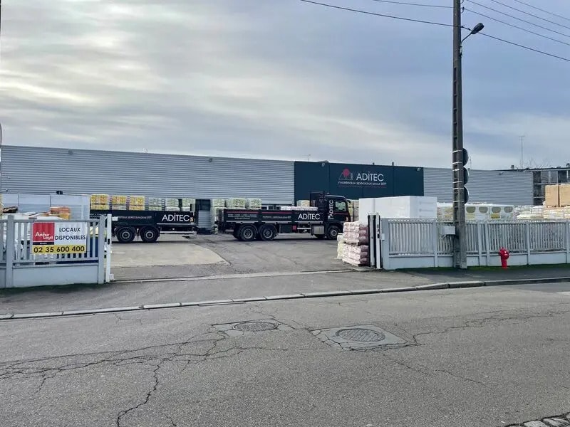 Office in Sotteville-lès-Rouen for lease Building Photo- Image 1 of 16