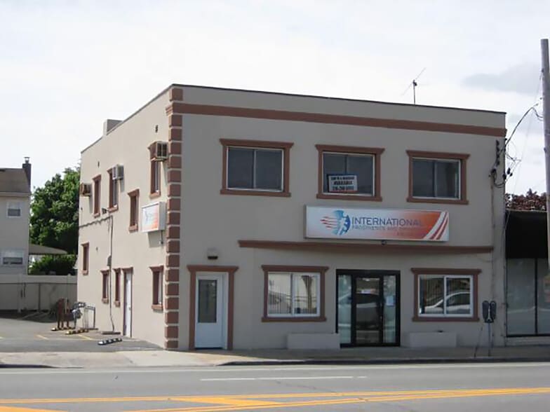 37-39 E Jericho Tpke, Mineola, NY for lease - Building Photo - Image 1 of 3