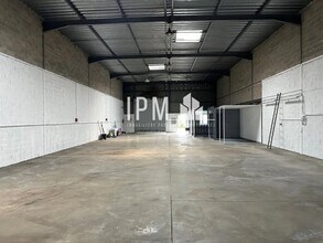 Flex in Rognac for lease Interior Photo- Image 1 of 2