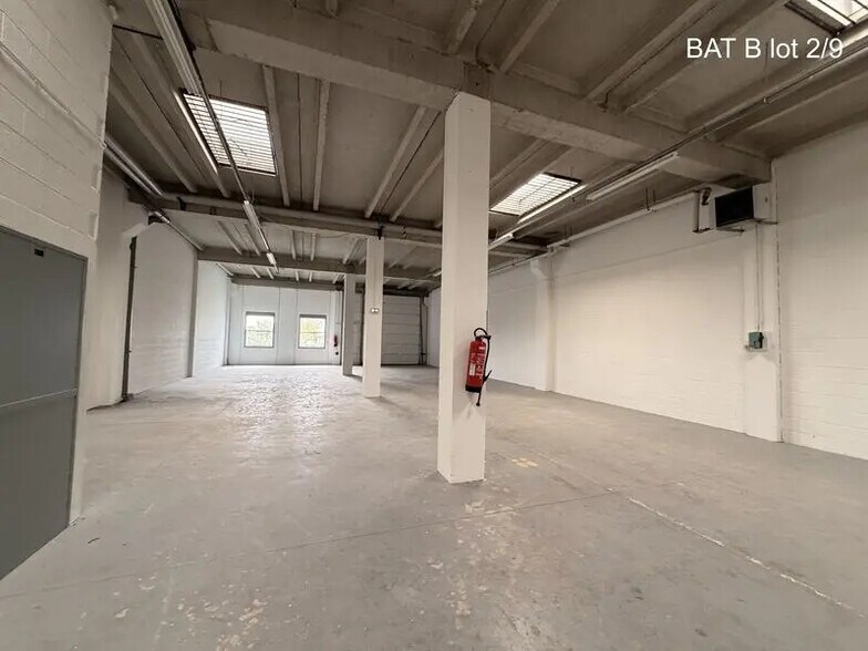 Flex in Saint-Quentin-Fallavier for sale - Interior Photo - Image 2 of 26