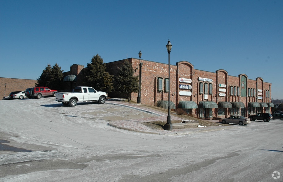 13304 W Center Rd, Omaha, NE for lease - Building Photo - Image 2 of 10