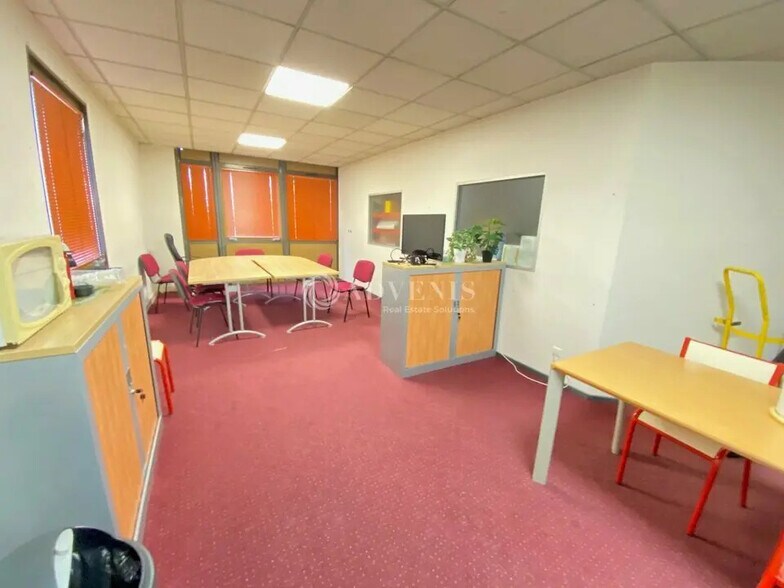 Office in Croissy-Beaubourg for sale - Building Photo - Image 2 of 4