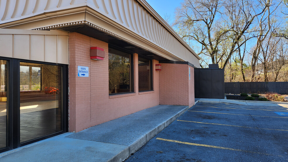 1310 S Craig Ave, Covington, VA for lease - Building Photo - Image 3 of 6