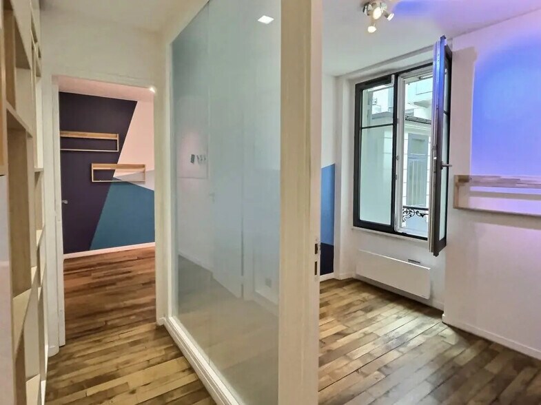 16 Rue Cécile Furtado Heine, Paris for lease - Building Photo - Image 2 of 7