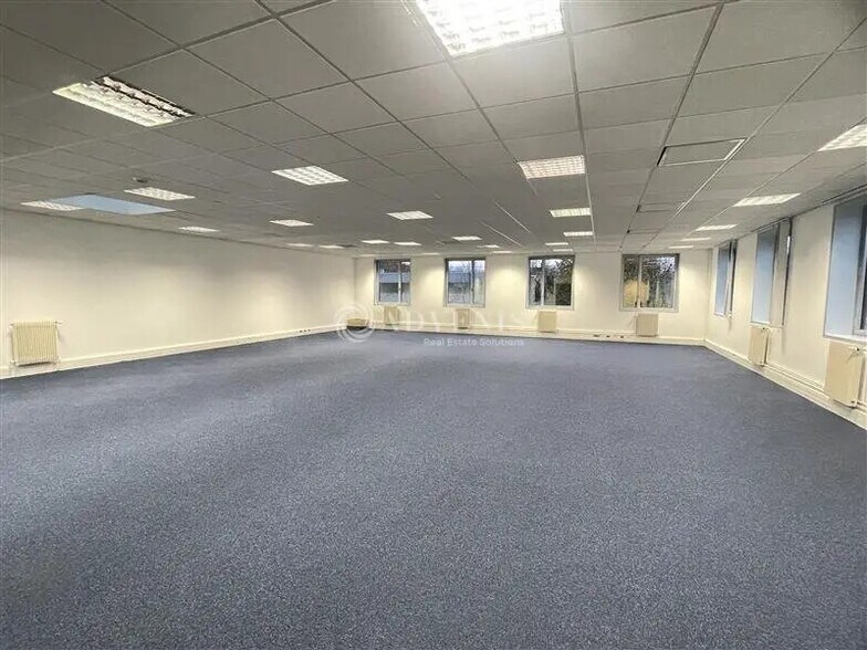 Office in Villepinte for sale - Building Photo - Image 2 of 9