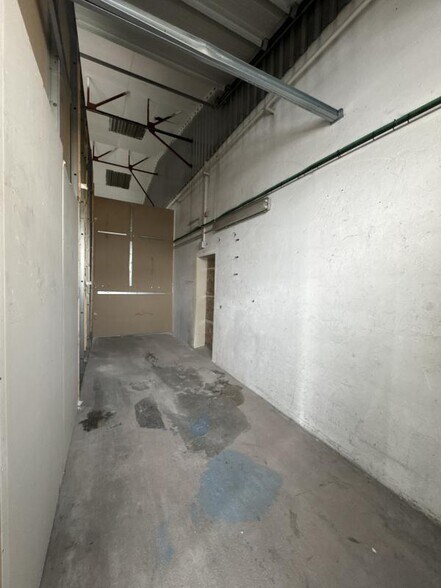 Flex in Montauban for lease - Interior Photo - Image 2 of 7