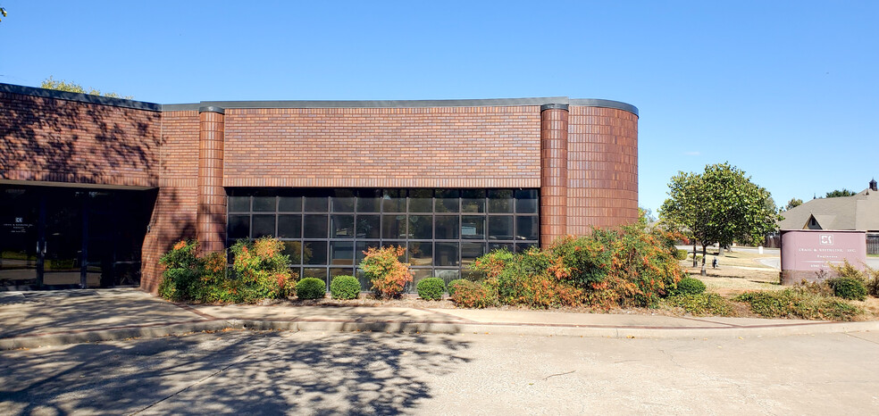 6940 S Utica Ave, Tulsa, OK for sale - Building Photo - Image 2 of 9