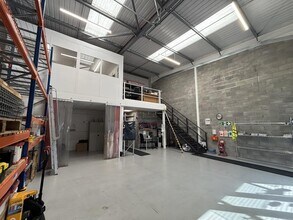 Lister Rd, Dursley for lease Interior Photo- Image 2 of 3