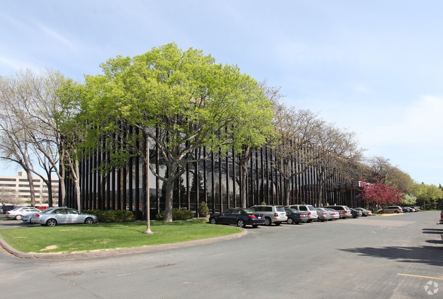 7400 Metro Blvd, Edina, MN for lease - Building Photo - Image 1 of 18