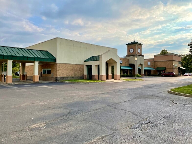 1811-1933 University Blvd, Anderson, IN for sale - Building Photo - Image 2 of 8