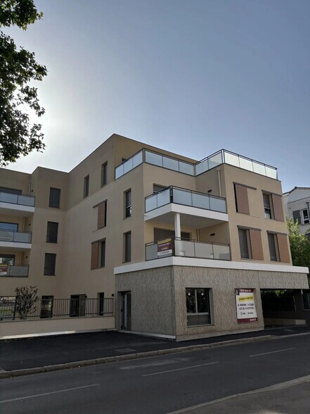 Office in Craponne for lease - Building Photo - Image 3 of 7