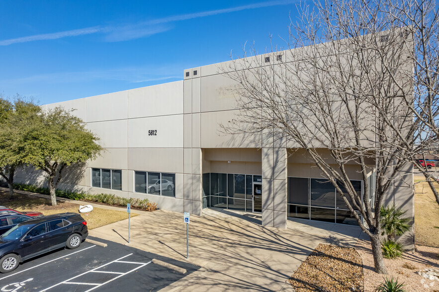 5812 Trade Center Dr, Austin, TX for lease - Building Photo - Image 3 of 7