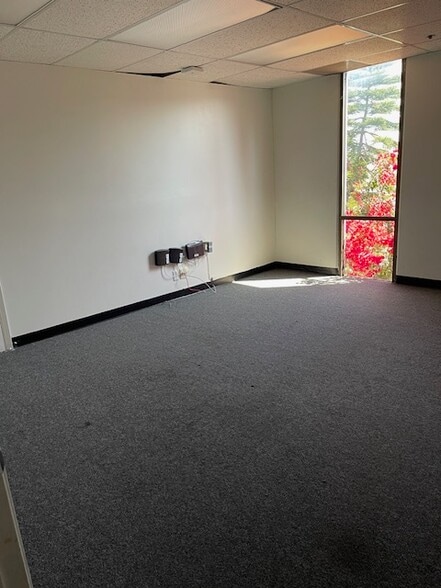 551 W Crowther Ave, Placentia, CA for lease - Interior Photo - Image 3 of 12