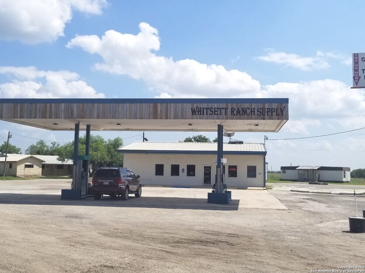 866 FM 99, Whitsett, TX 78075