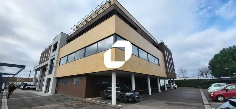 Office in Mérignac for lease Building Photo- Image 1 of 21