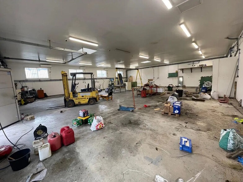 Flex in Carpentras for sale - Building Photo - Image 2 of 4