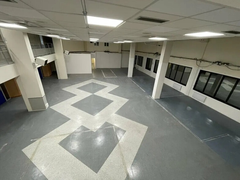 21 Rue Voltaire, Drancy for lease - Building Photo - Image 1 of 8