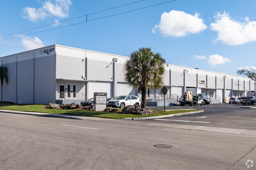 1601-1629 NW 82nd Ave, Doral, FL for lease - Primary Photo - Image 1 of 12