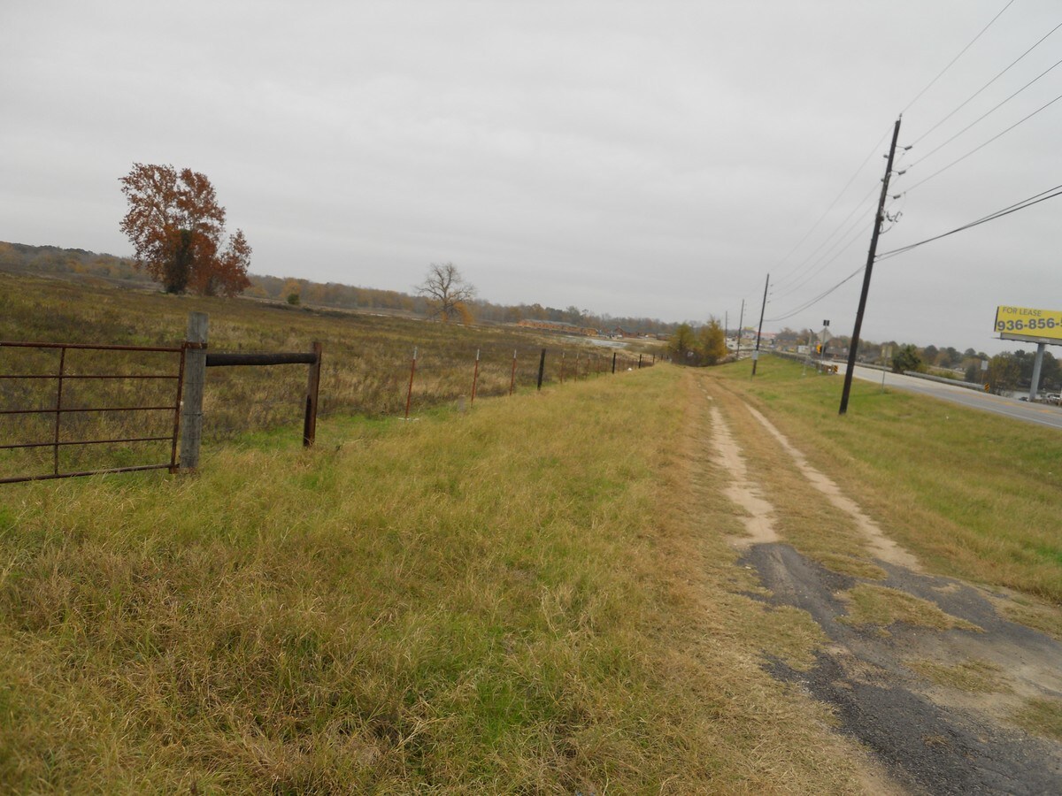 13734 FM 1097, Willis, TX 77318