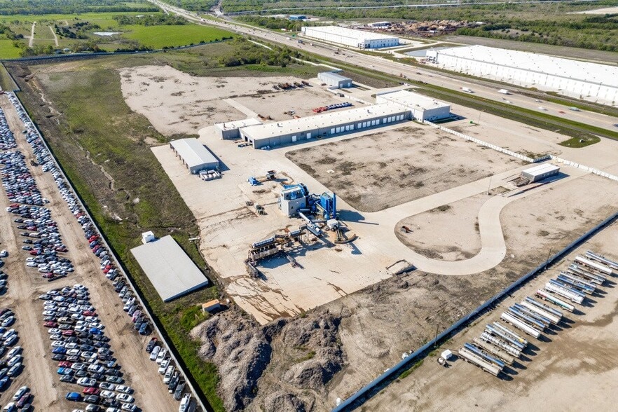 6800 S Interstate Highway 45, Wilmer, TX for lease - Building Photo - Image 1 of 27