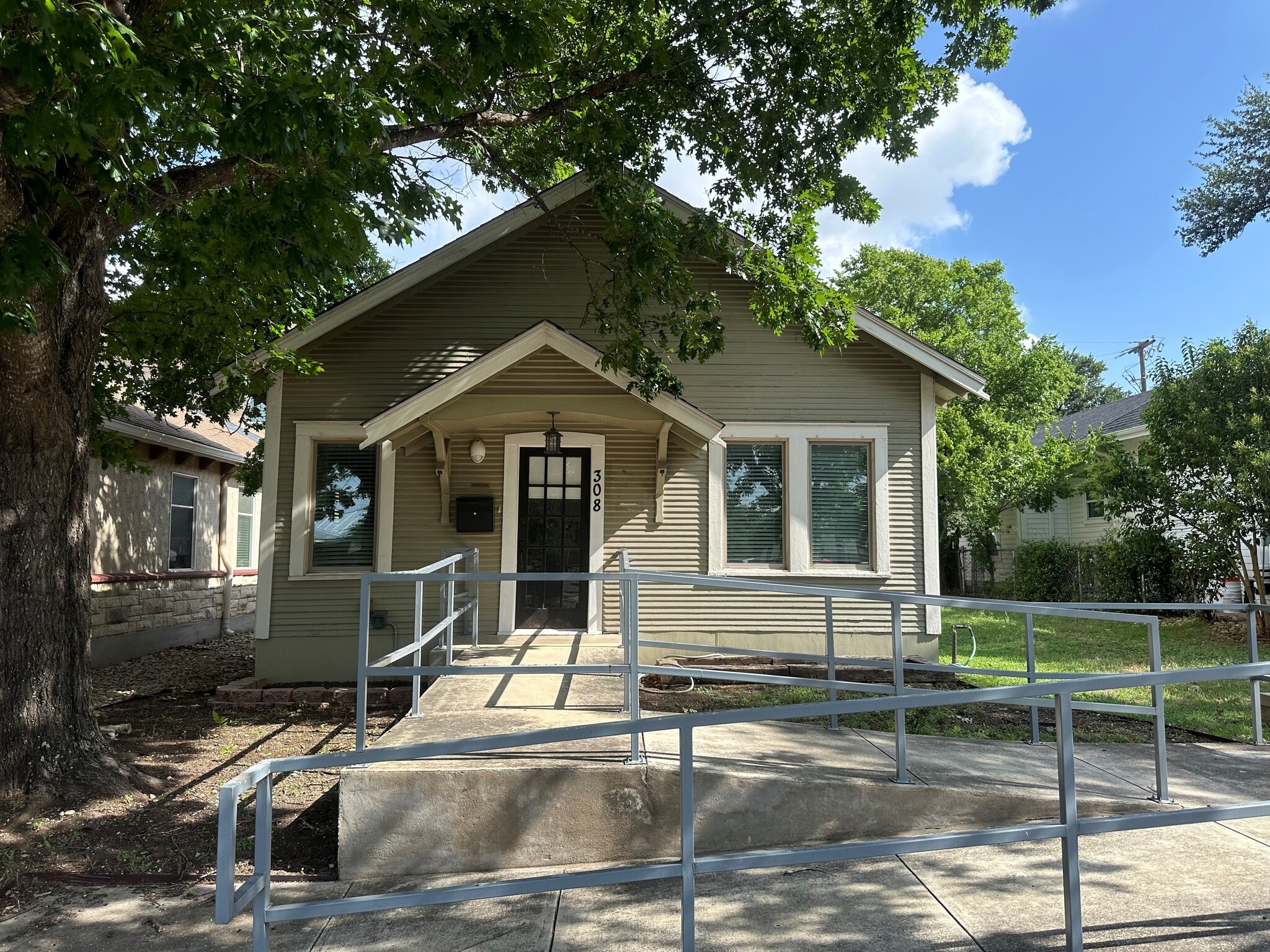 308 W Main St, Round Rock, TX for lease Building Photo- Image 1 of 7