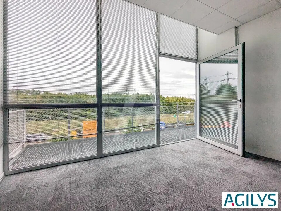 Flex in Villebon-sur-Yvette for lease Interior Photo- Image 1 of 13