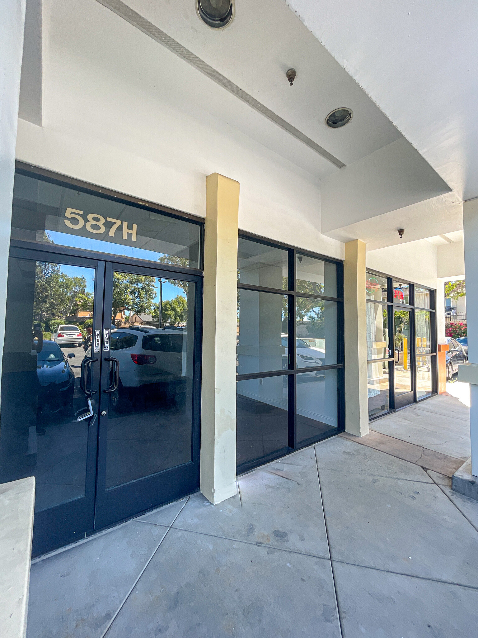 587-597 N Ventu Park Rd, Newbury Park, CA for lease Building Photo- Image 1 of 5