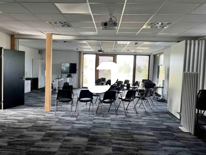 Office in Loos for sale - Building Photo - Image 2 of 11