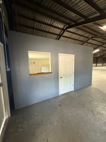 2717 28th North Ave Portfolio portfolio of 2 properties for sale on LoopNet.com - Building Photo - Image 2 of 7