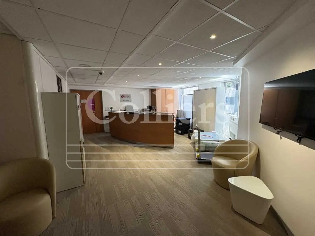 Retail in Lyon for sale Interior Photo- Image 1 of 4