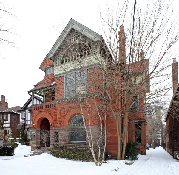 37 Madison Ave, Toronto, ON M5R 2S2 Office for Sale