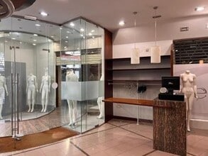 Retail in Figueres, Gerona for lease Interior Photo- Image 2 of 6