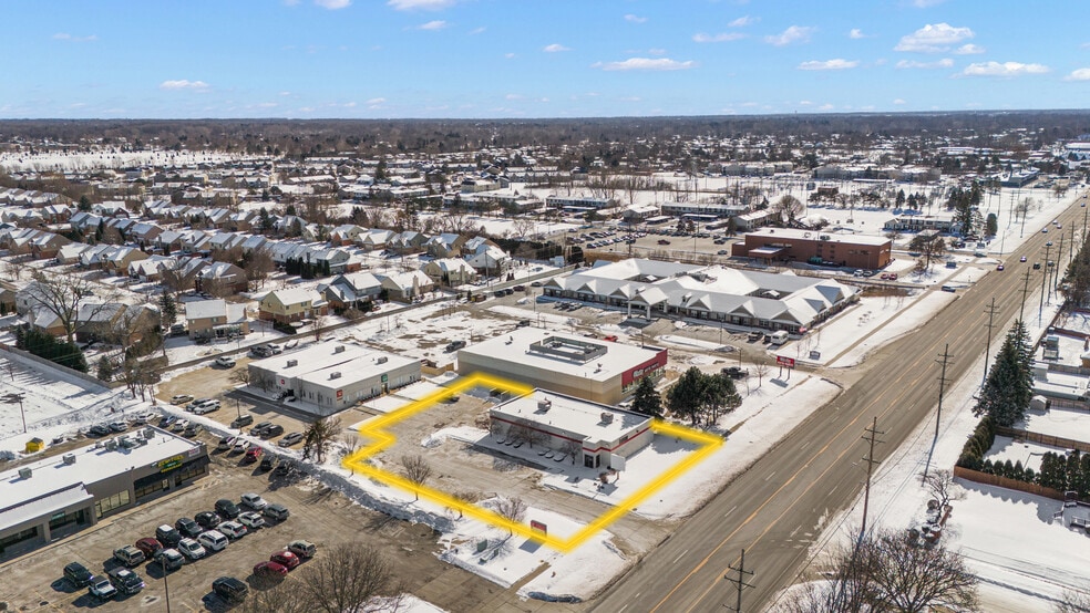 40696 Garfield Rd, Clinton Township, MI for lease - Building Photo - Image 2 of 12