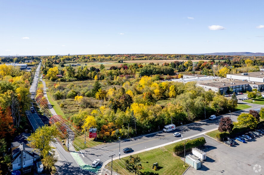 3 St Cedar, Sainte-anne-de-bellevue, QC for lease - Building Photo - Image 1 of 3