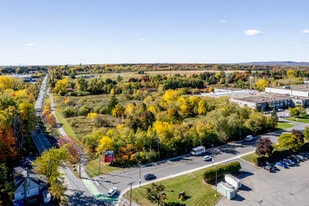 3 St Cedar, Sainte-anne-de-bellevue QC - Warehouse