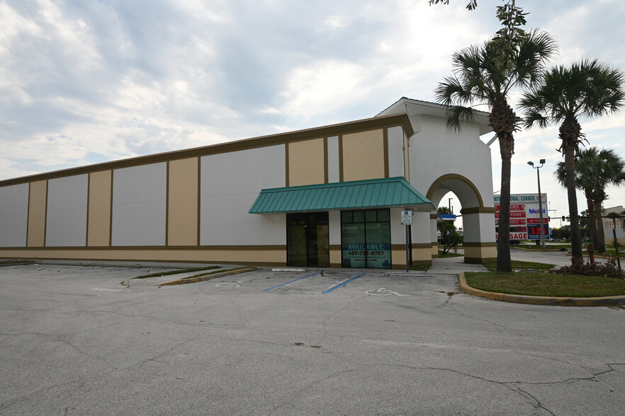 5368 International Dr, Orlando, FL for lease - Building Photo - Image 3 of 29