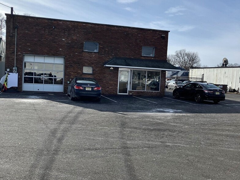 704 Clinton Ave, South Plainfield, NJ for lease - Building Photo - Image 2 of 5