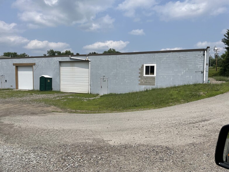 2351 Mount Pleasant Rd, Mount Pleasant, PA for lease - Building Photo - Image 2 of 25