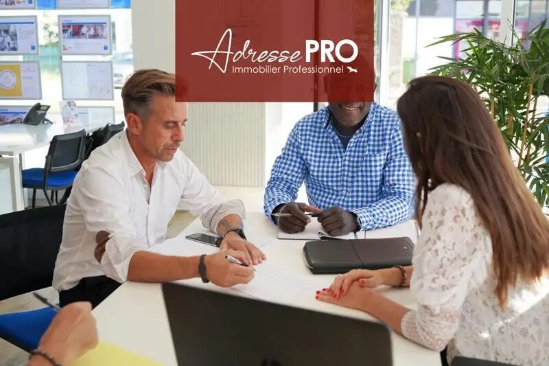 Retail in Tours for lease - Interior Photo - Image 1 of 1