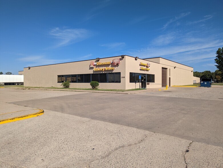 2118 W Harry St, Wichita, KS for lease - Building Photo - Image 3 of 4