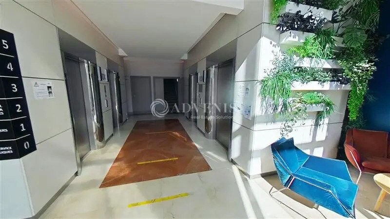 Office in Villepinte for lease - Lobby - Image 2 of 9