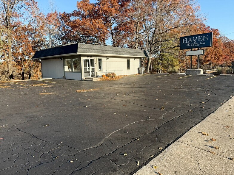 3010 Oakland Dr, Kalamazoo, MI for sale - Building Photo - Image 1 of 10
