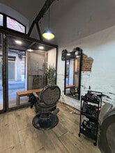 Retail in Barcelona, Barcelona for lease Interior Photo- Image 2 of 28
