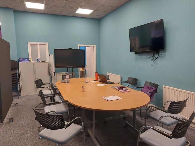 3-9 John Finnie St, Kilmarnock for lease - Building Photo - Image 3 of 5