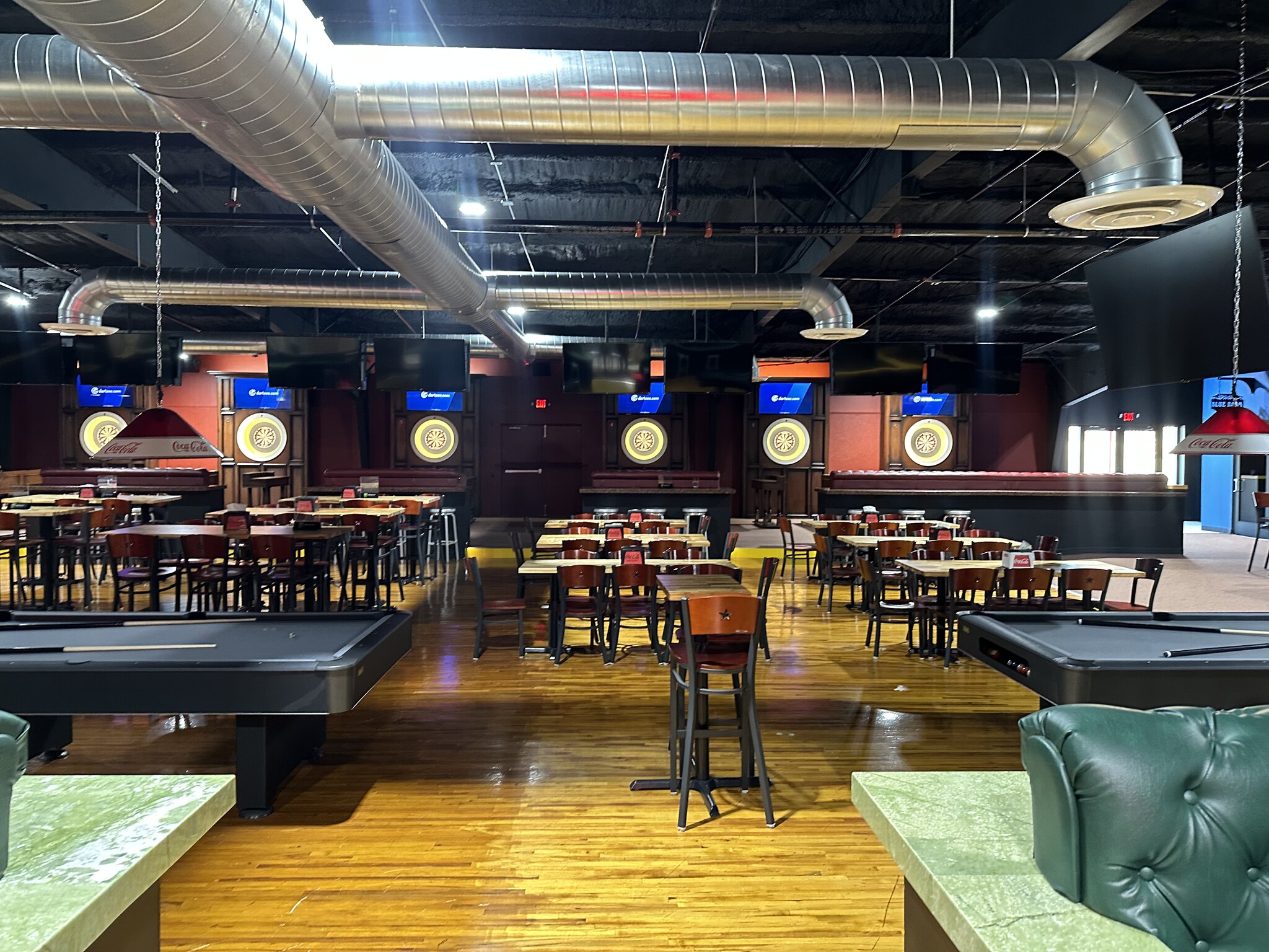 Skate Town Entertainment Venue portfolio of 2 properties for sale on LoopNet.com Building Photo- Image 1 of 17