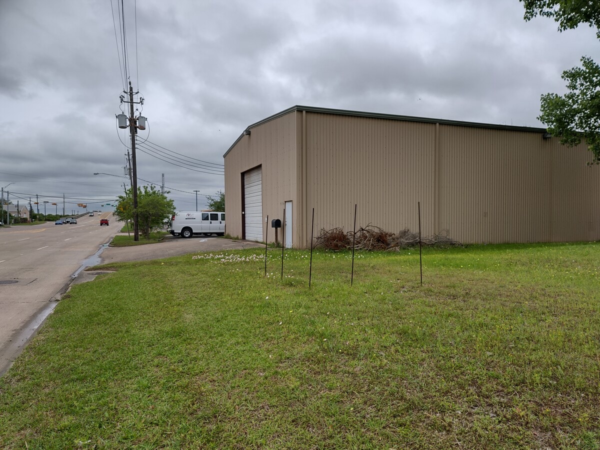 1514 W Main St, La Porte, TX 77571